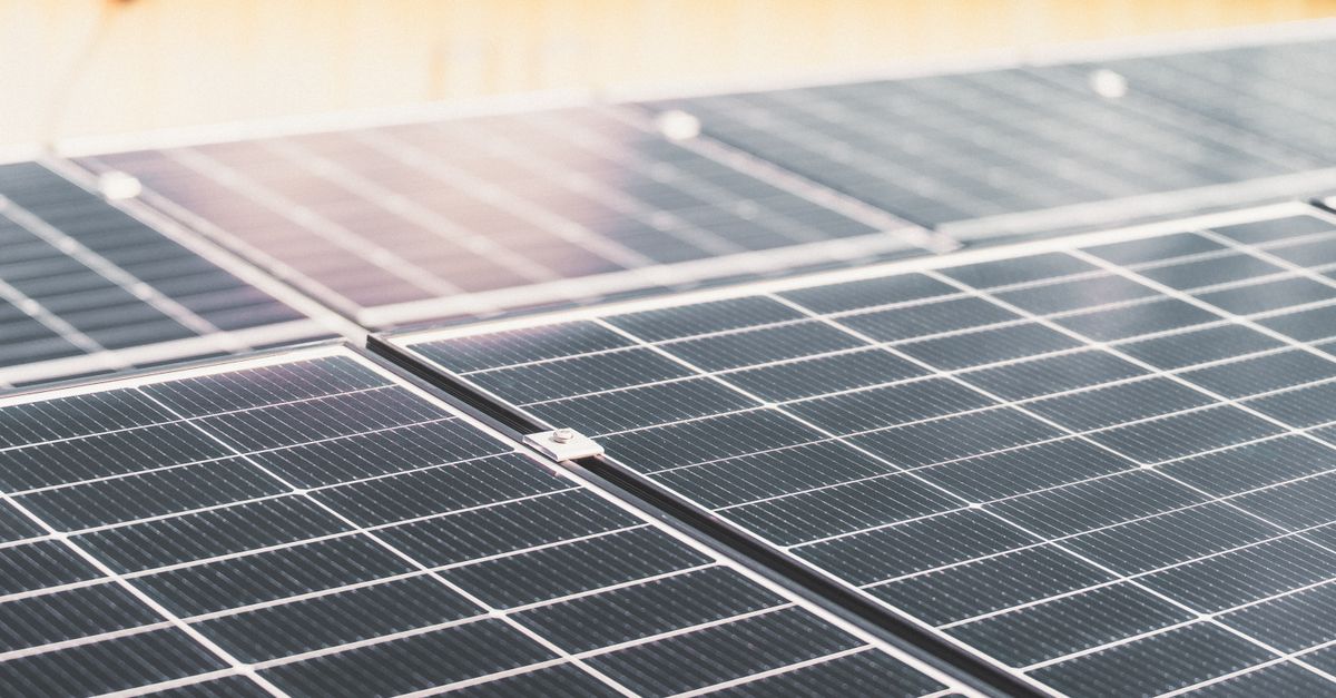 Comparing Cost Efficiency: Polycrystalline vs Monocrystalline Panels